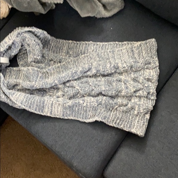 Scarf - Picture 2 of 4